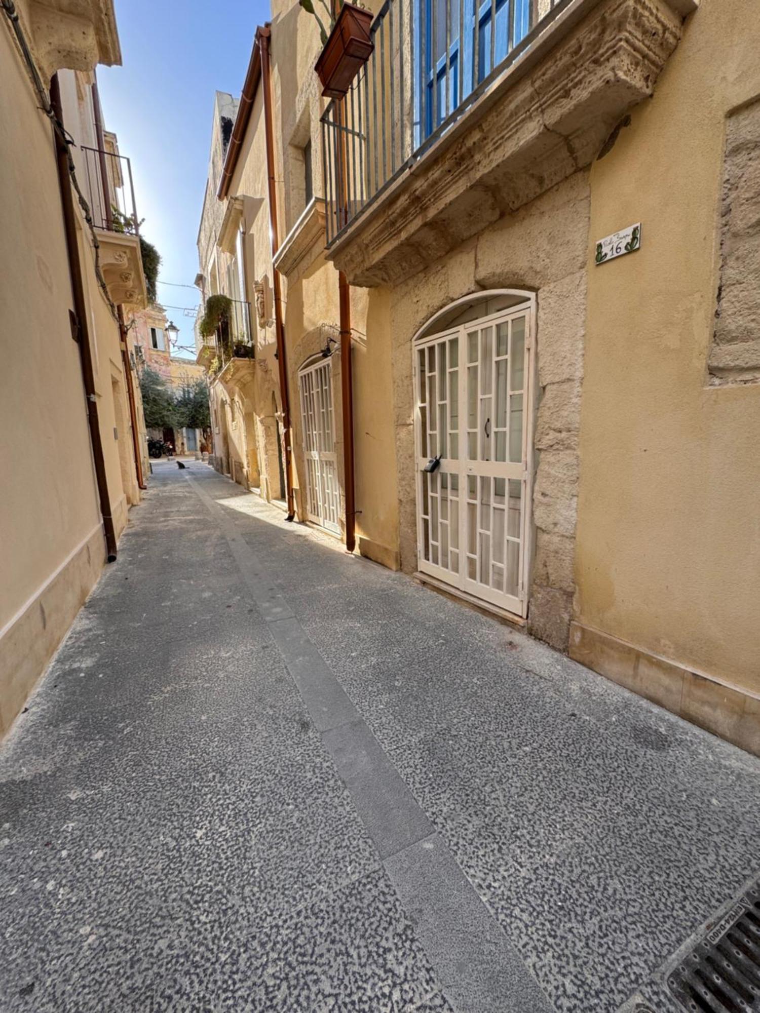 Ortigia Apartment Aretusa Syracuse Bagian luar foto